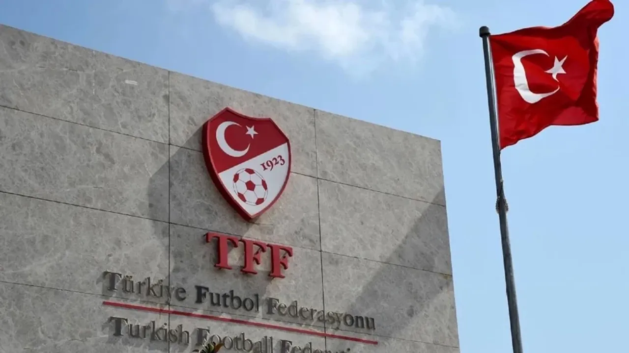 Futbol Dünyasında Şok Karar: PFDK'dan 3 Kulübe Ağır Ceza Faturası!
