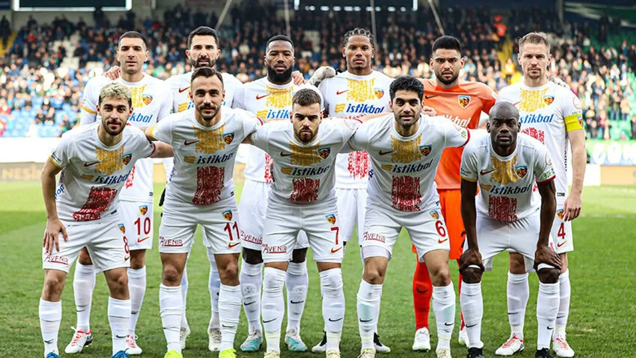 Süper Lig'de Nefes Kesen İlk Yarı: Kayserispor-Rizespor Maçına VAR Damga Vurdu!