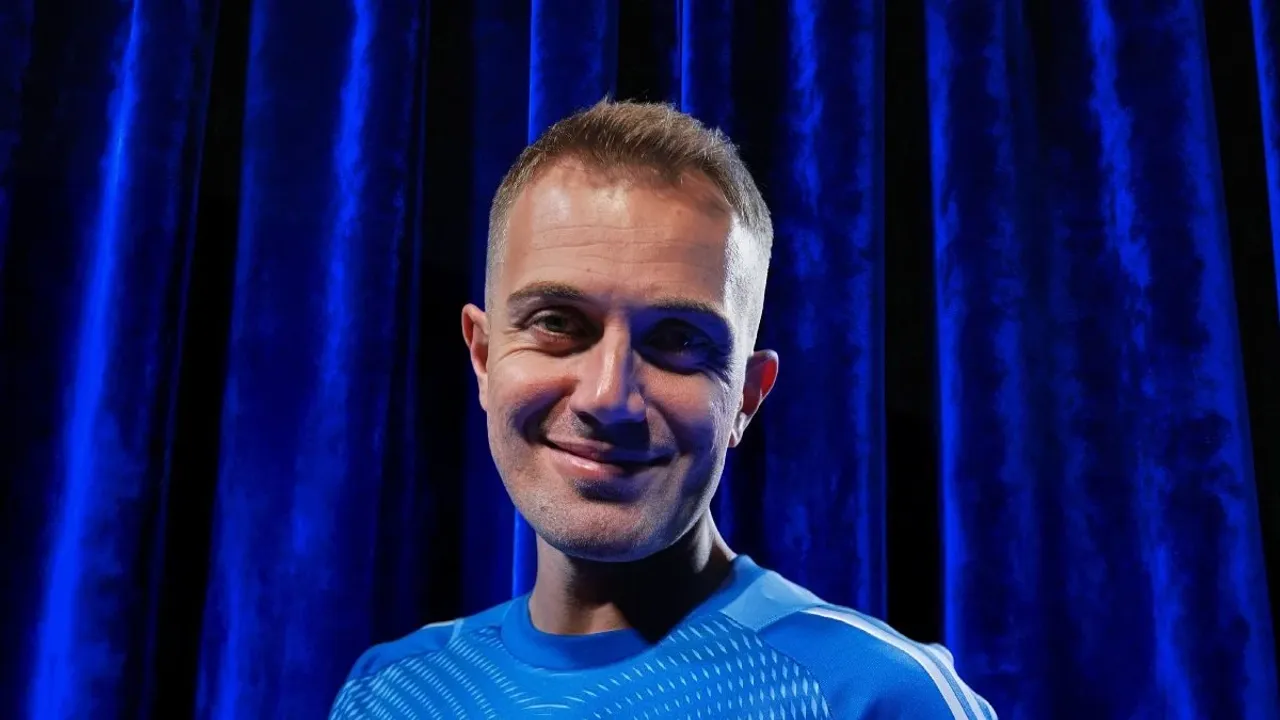 Fenerbahçe Yuvaya Döndü: Mert Günok Resmen İmzaladı!