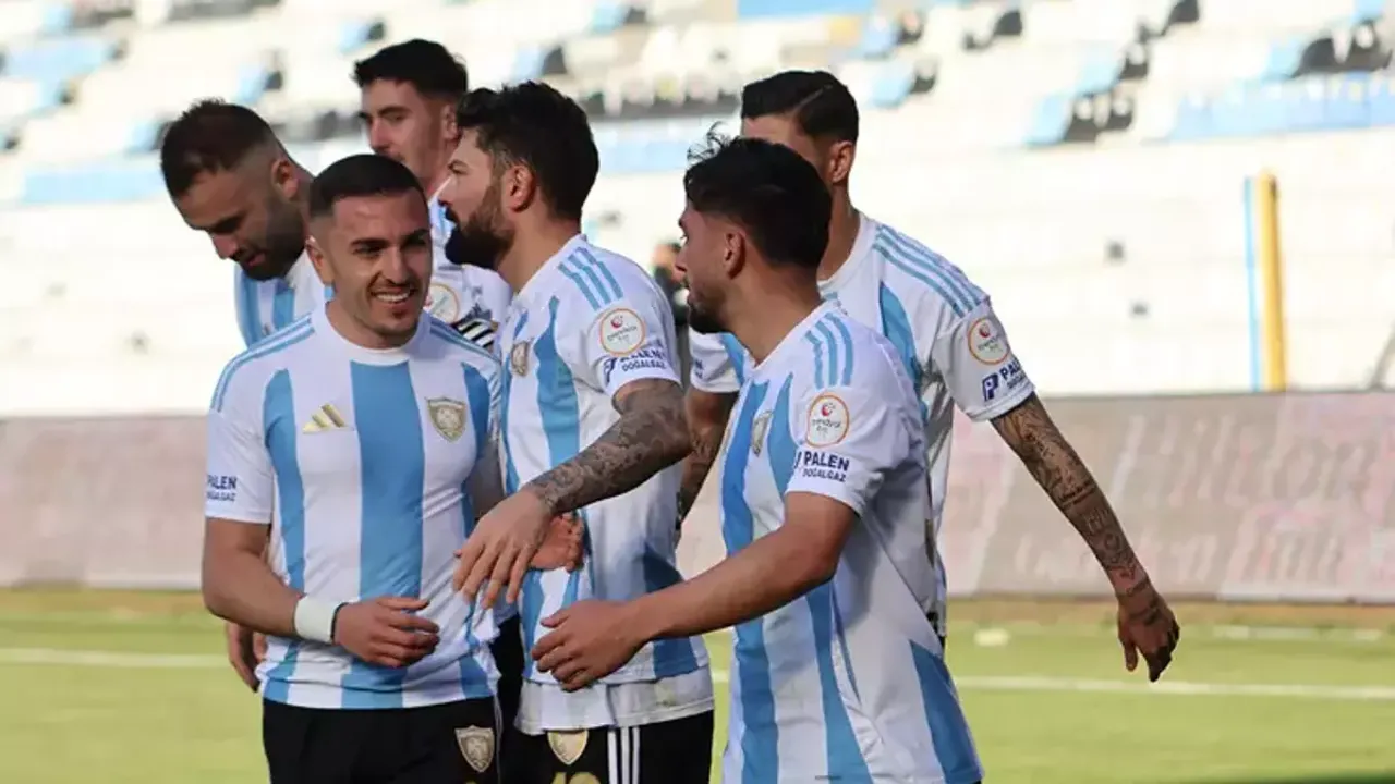 Buzların Efendileri Sahnede: Erzurumspor FK'dan İstanbulspor'a 4 Gollük Şov!