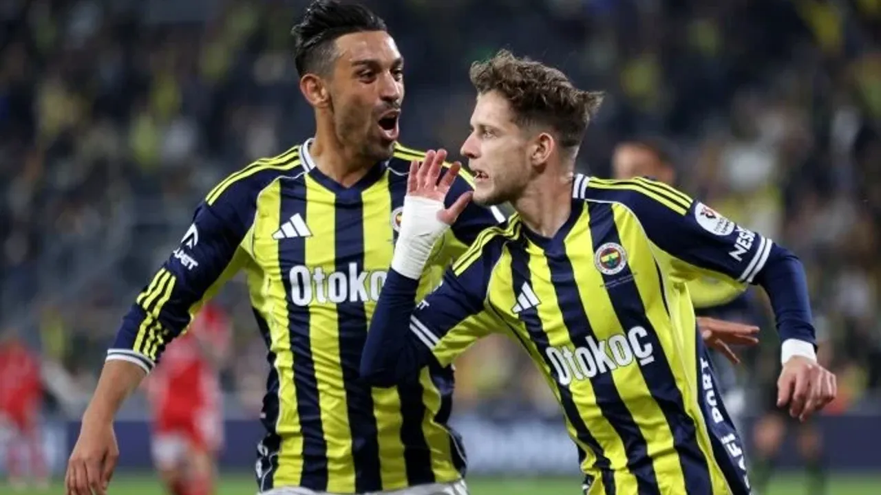 Fenerbahçe'nin İki Yıldızına Serie A Kancası: Fiorentina'dan Şok Transfer Hamlesi!