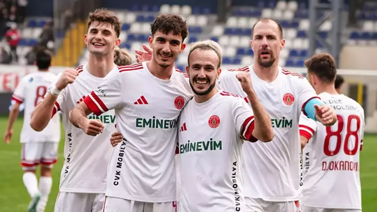 Ümraniyespor, Sarıyer Deplasmanında Kritik Bir Galibiyete Ulaştı: Ligde Nefes Aldı!