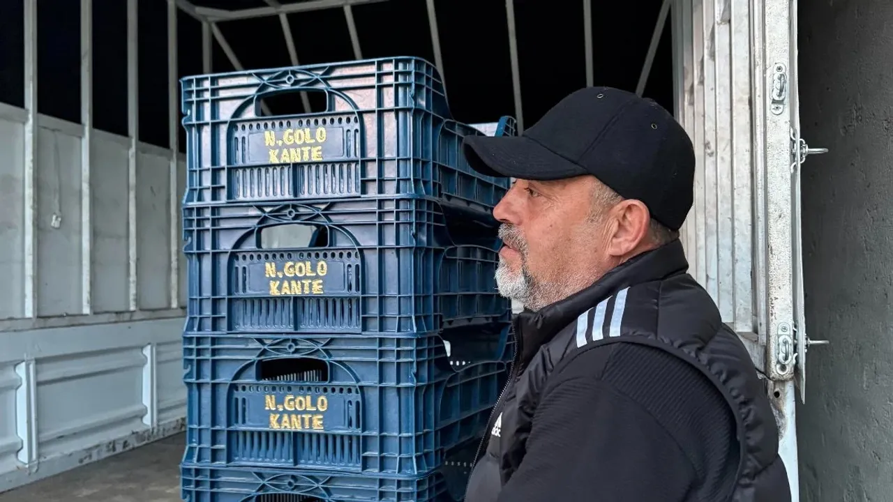 Antalya'dan Yükselen Sarı-Lacivert Ses: Kante'ye Domates Kasalarında Efsane Destek!