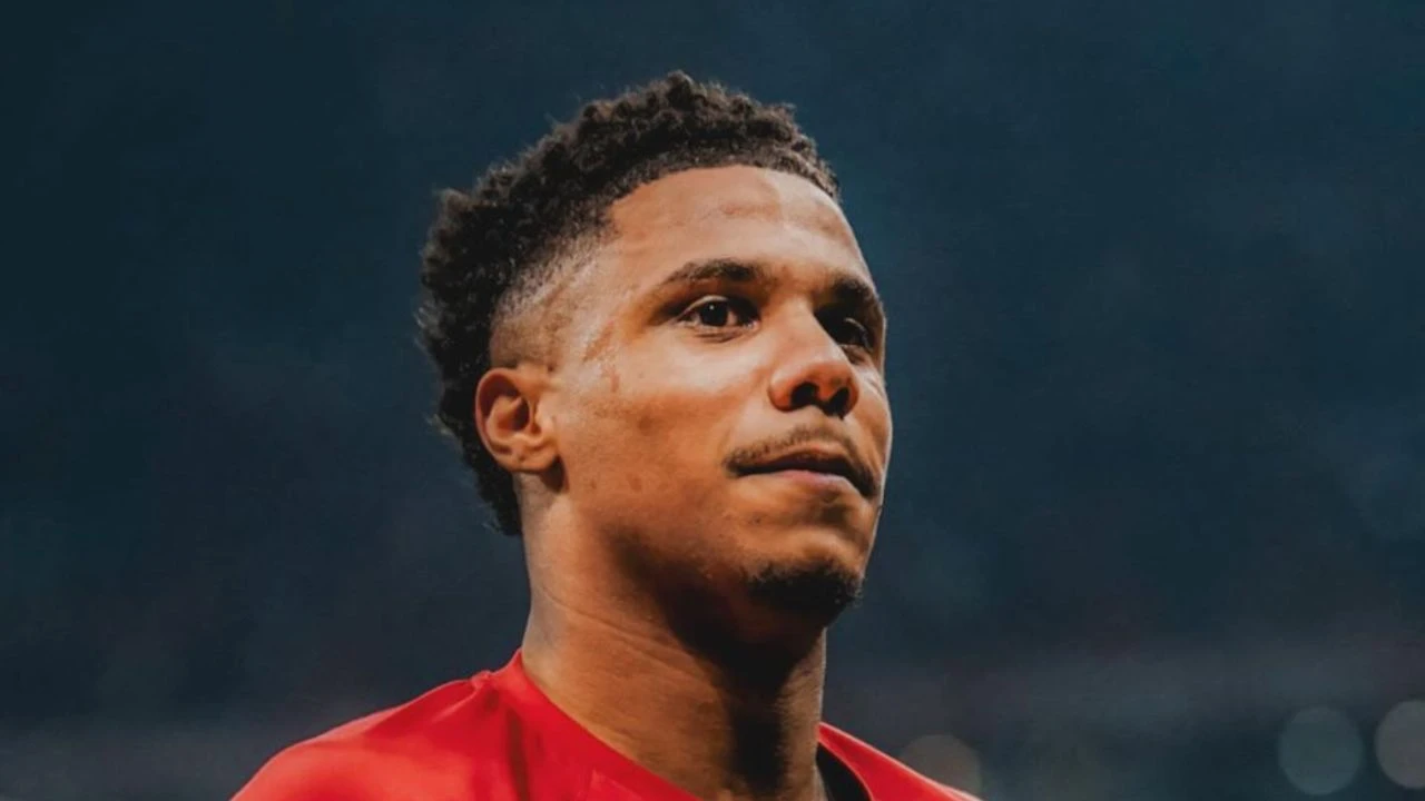 Ismail Jakobs'tan Hakkındaki İddialara Olay Cevap: 'Yatağımın Başında mı Bekliyorsunuz?'