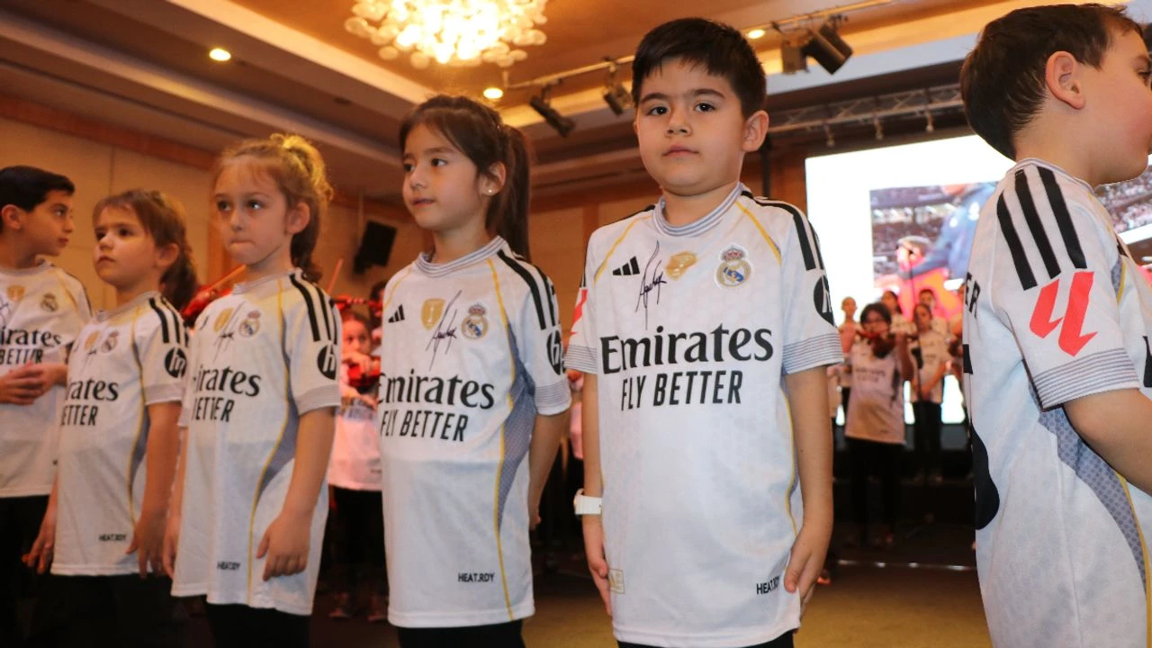 Bolu'da Yılın Sporcusu Arda Güler'e Görkemli Kutlama: Ailesiyle Duygu Yüklü Anlar!