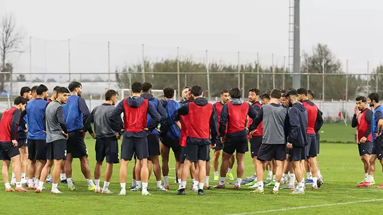 Dünya Kupası Belirsizliği İran'ı Durdurmuyor: Antalya'da Dev Kamp Başladı!