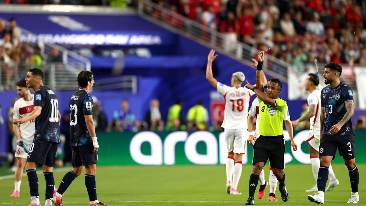 UEFA'dan Flaş Çıkış: FIFA'nın Ağız Kapatma Kuralı Avrupa Sahalarına Gelmiyor!