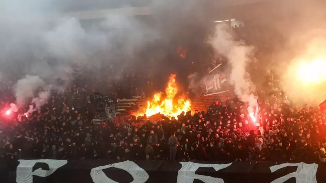 Belgrad Derbisinde Kriz Anları: Kızılyıldız Zirvede Parlarken Tribünler Alevlendi!