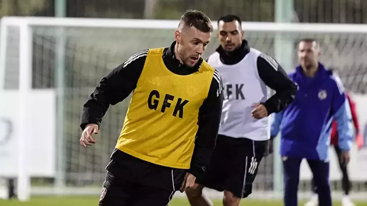 Gaziantep FK, Antalya Kampında Hazırlıkları Sürdürüyor: Burak Yılmaz'dan Taktik Ağırlıklı İdman