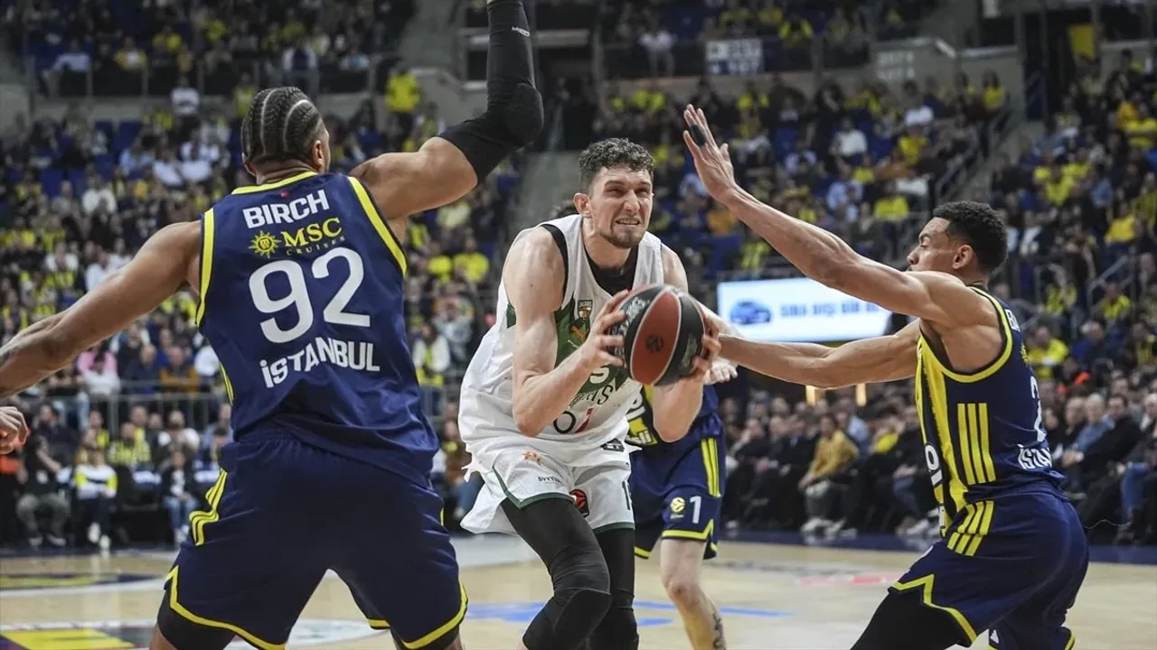 Fenerbahçe Beko'ya Şok! Zalgiris, Ülker'de Sarı Lacivertlileri Devirdi
