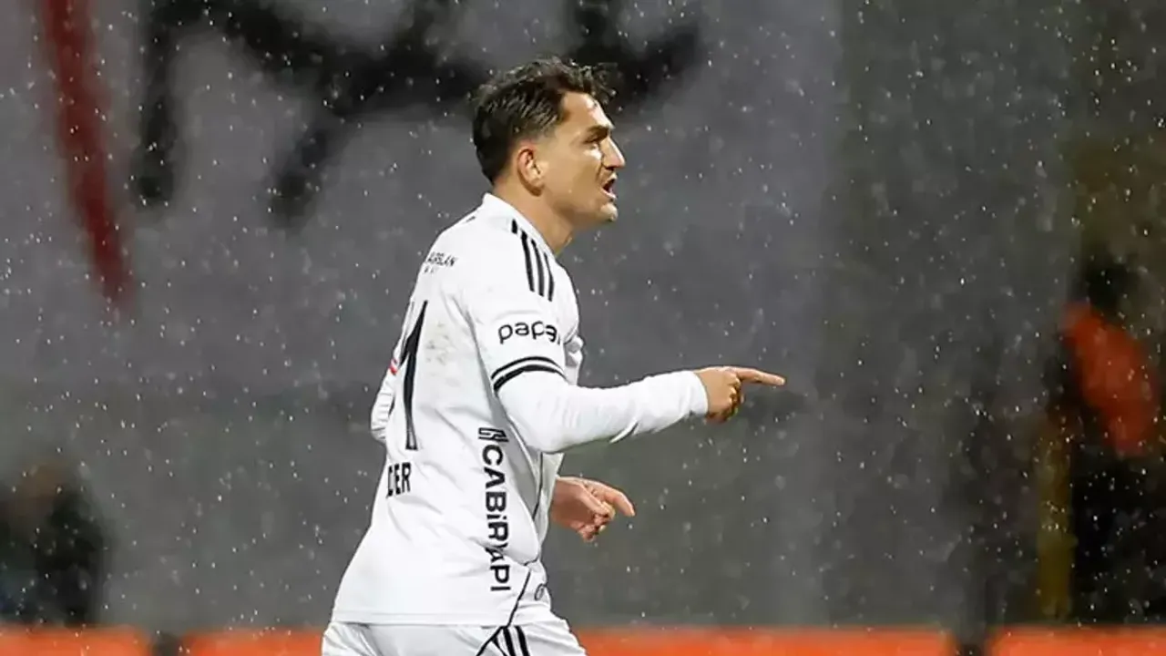 Beşiktaş'ın Yıldızı Cengiz Ünder'den Taraftara Duygusal Özür: 'Büyük Üzüntü Yaşıyoruz'
