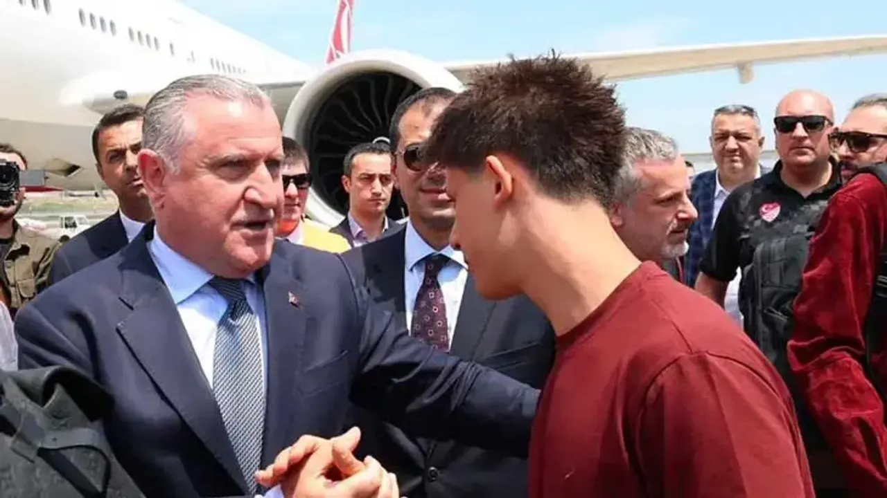 SON DAKİKA! A Milli Takım ABD Yolcusu! Bakan Bak’tan Duygulandıran Mesaj