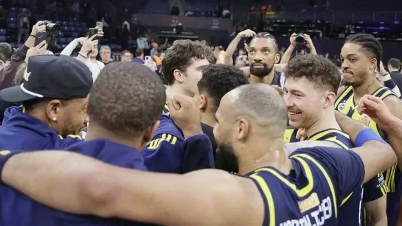 Fenerbahçe Beko'dan Büyükçekmece Deplasmanında Liderlik Vurgusu: Galibiyet Serisi 10 Maça Çıktı!