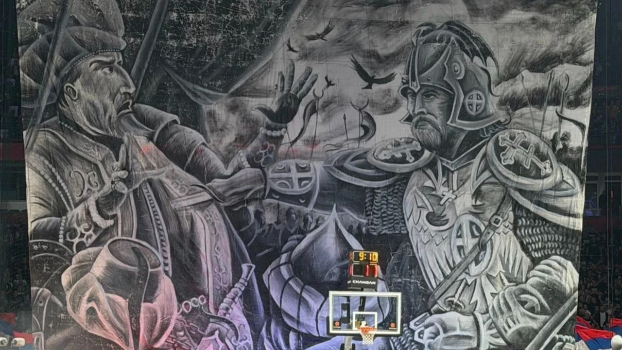 Partizan-Fenerbahçe maçında skandal pankart! Euroleague’de provokasyon