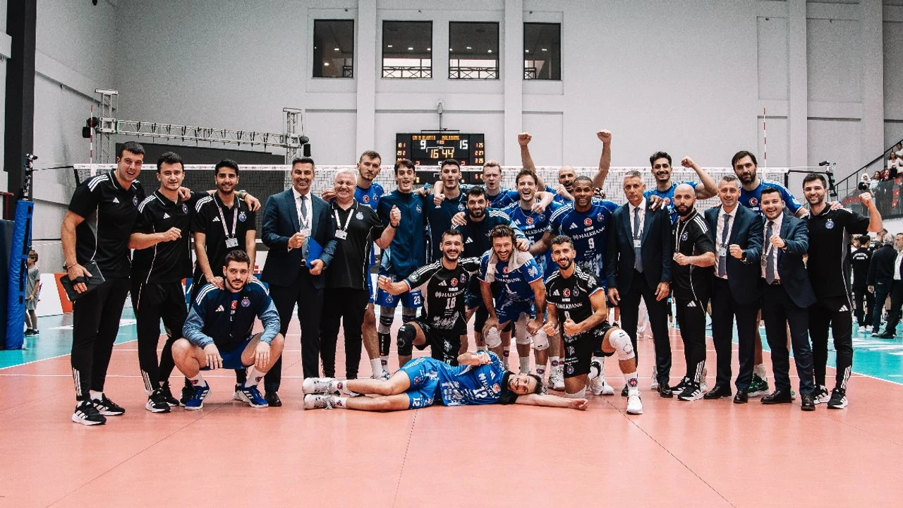Halkbank, Efeler Ligi'ne Nefes Kesen Bir Zaferle Başladı: Alanya Deplasmanında 3-2!