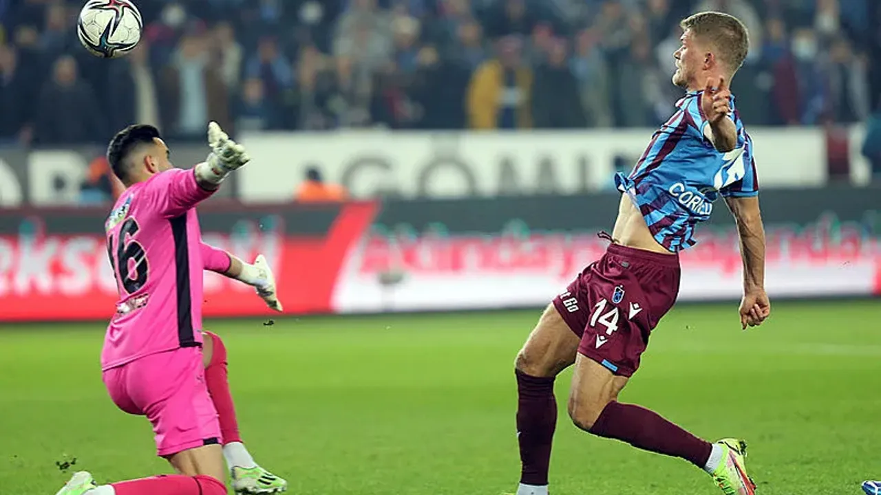 Süper Lig'de Zirve Yarışı Kızışıyor: Başakşehir-Trabzonspor Maçında Gol Kralları Sahne Alıyor!