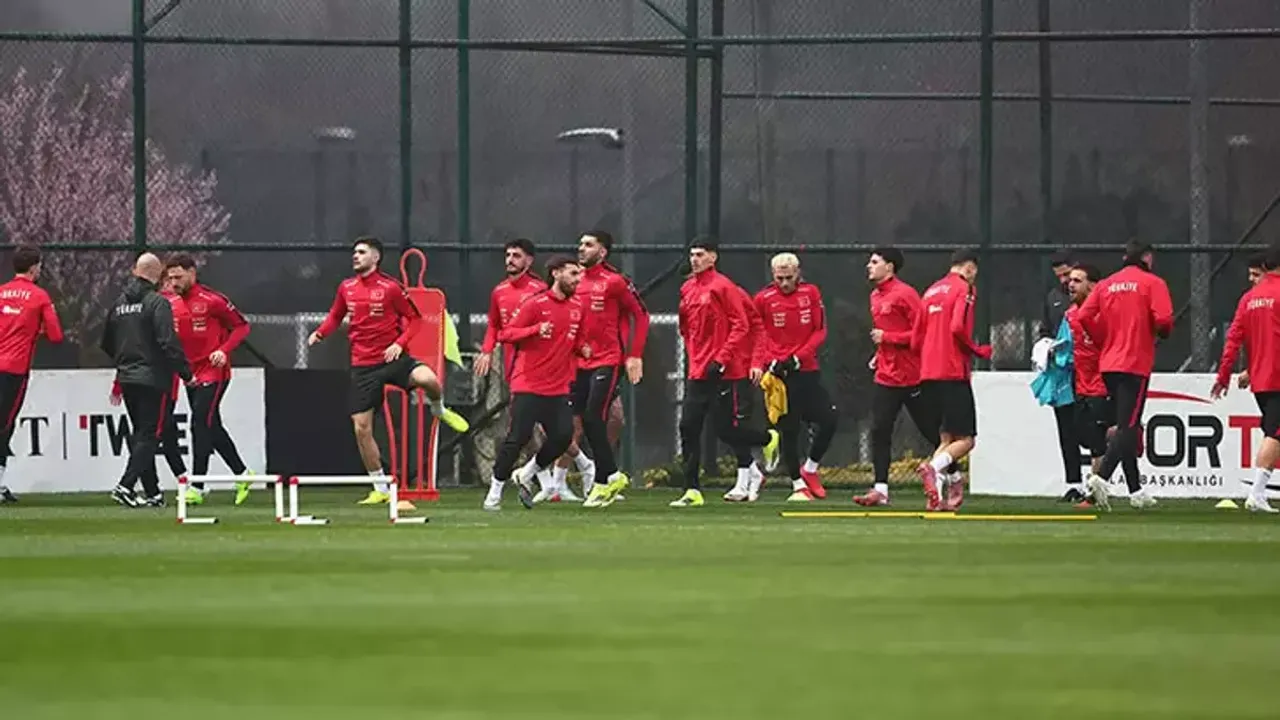 A Milli Takım'da Romanya Öncesi Kritik Hazırlıklar: Merih ve Zeki Antrenmanda Yok, Aral Şimşir Şoku!