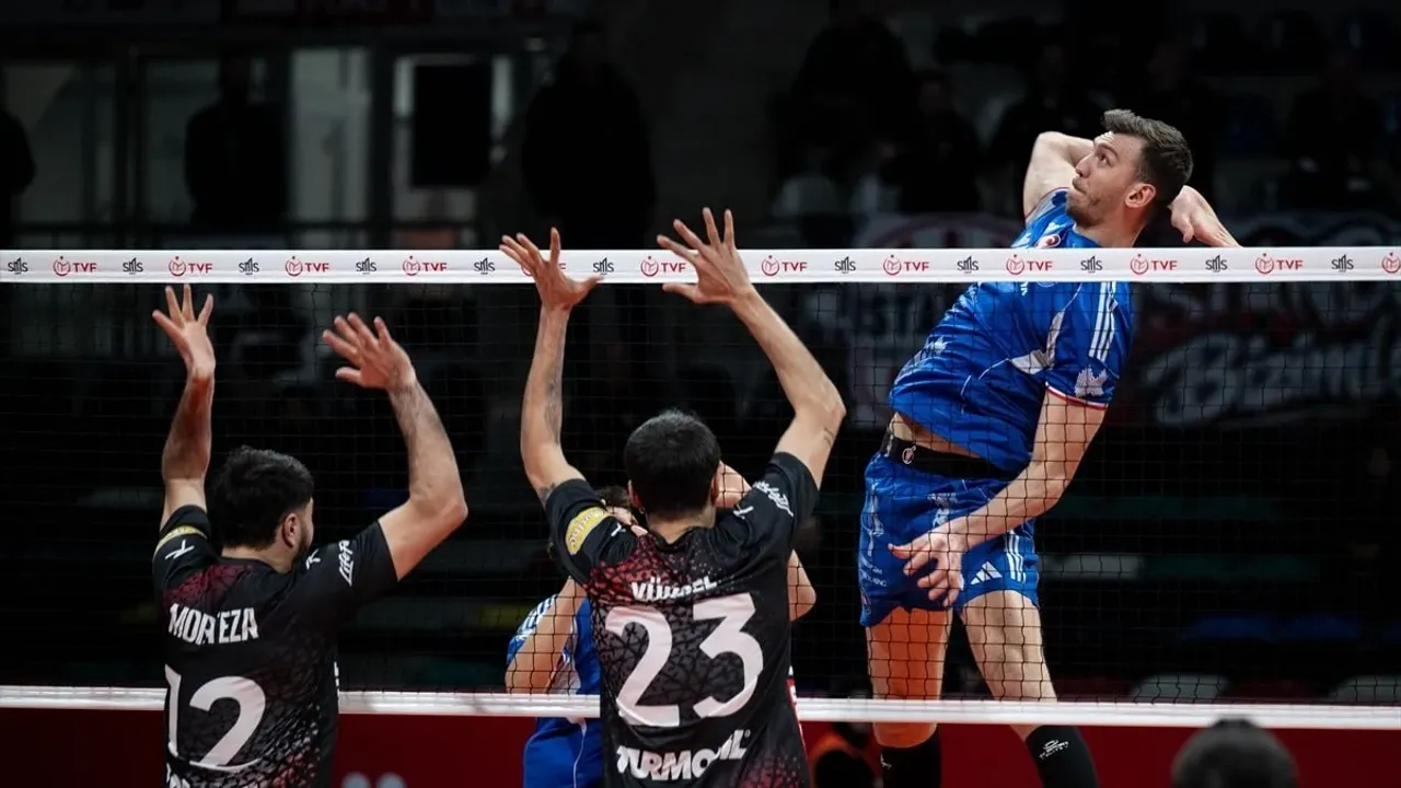 Halkbank'tan Destansı Geri Dönüş! Efeler Ligi'nde İstanbul Gençlik'i 3-2 Mağlup Etti