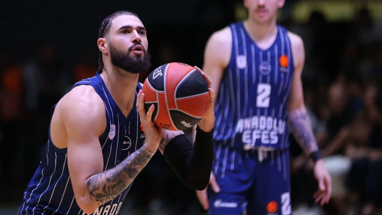 Anadolu Efes'in Dinamosu Isaia Cordinier, EuroLeague'de Haftanın MVP'si Oldu!