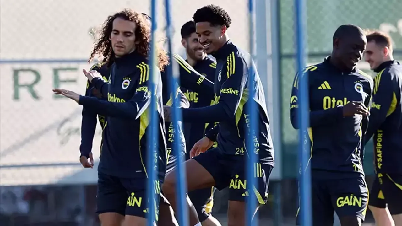 Fenerbahçe'ye Antalyaspor Maçı Öncesi Çifte Müjde: Oosterwolde ve Ederson Sahalara Döndü!