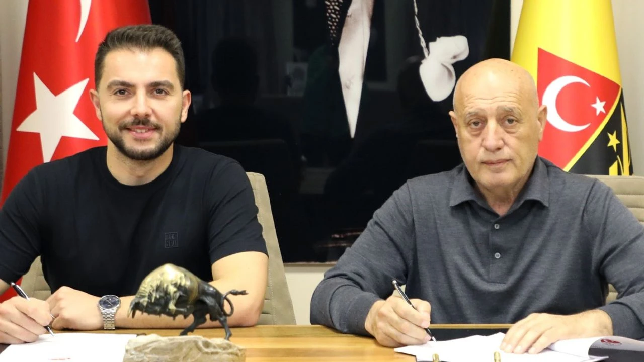 İstanbulspor'da Bomba Karar: Barış Kanbak Dümeni Devraldı! 5 Yıllık İmza Atıldı