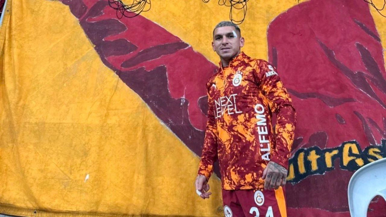 Lucas Torreira'ya RAMS Park'ta Unutulmaz Vefa: Galatasaray Taraftarından 'Canımı Veririm' Pankartı!