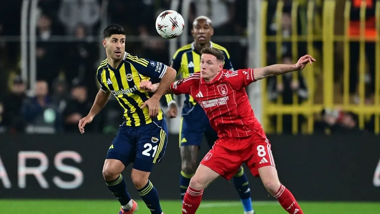 Fenerbahçe, Kadıköy'de Nottingham Forest Karşısında Şoka Uğradı: İlk Yarıdan 0-1 Geride!