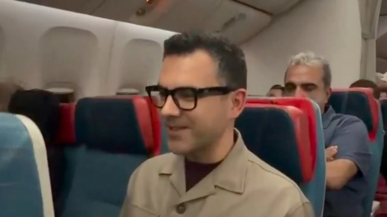 Gökyüzünde Stadyum Coşkusu: Özkan Öztürk'ten Unutulmaz Uçak Maç Anlatımı