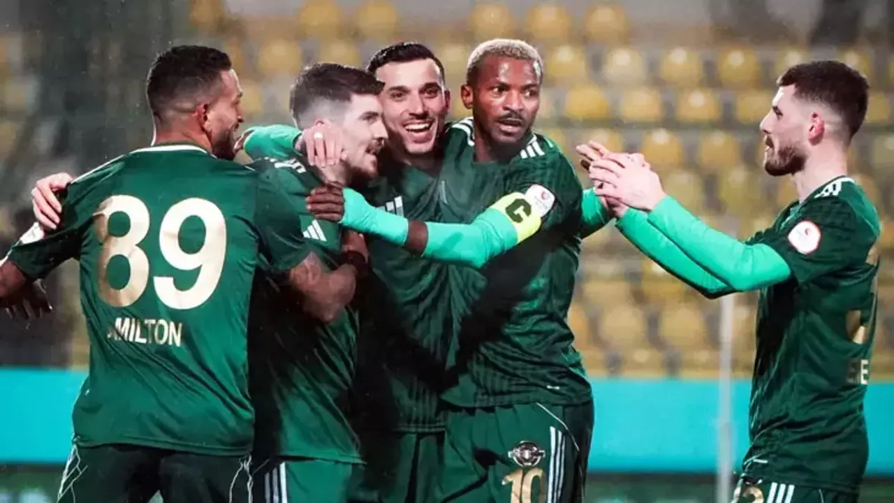 Esenler Erokspor, Ümraniyespor'u Tek Golle Geçti: Zirve Takibinde Kritik Adım!