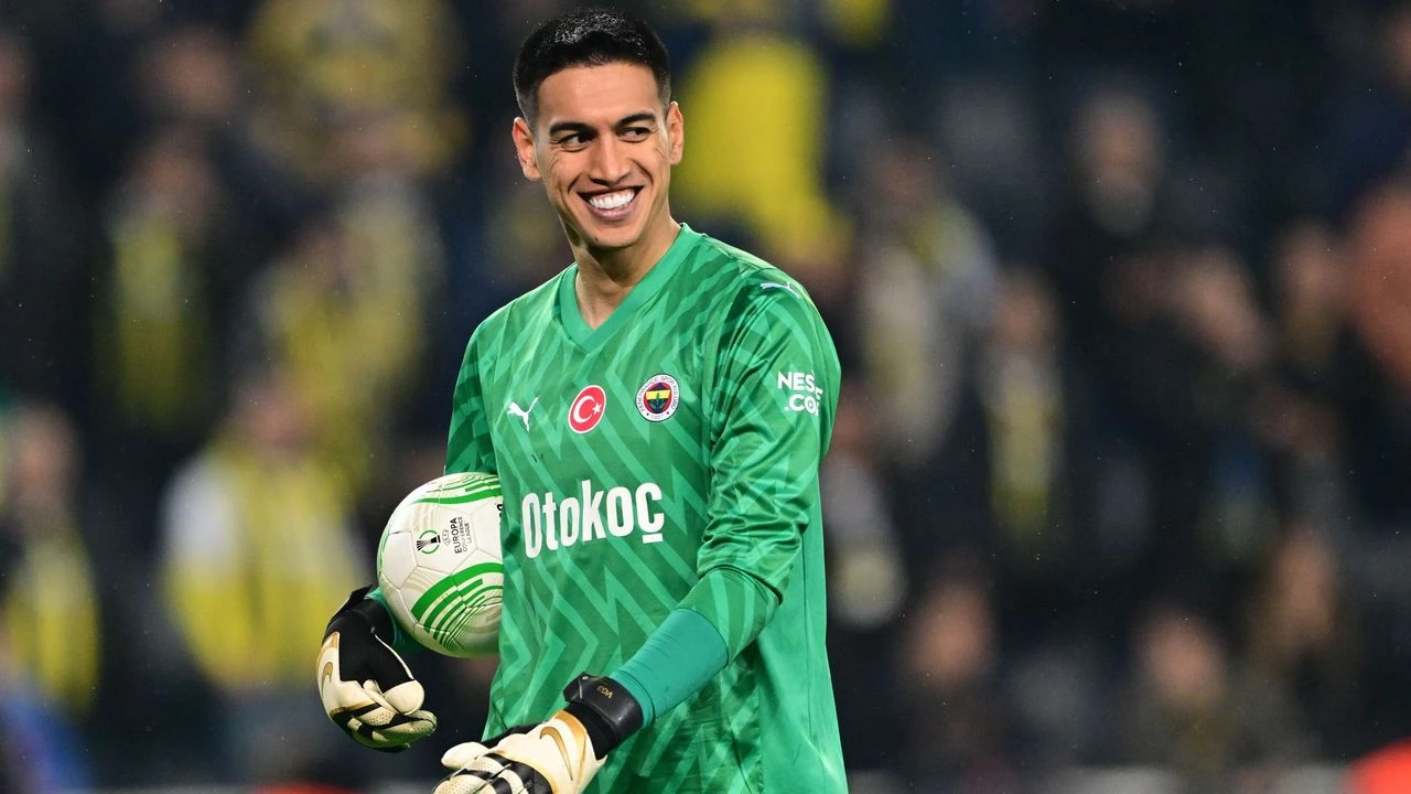 Fenerbahçe'de Kaleci Hareketliliği: İrfan Can Eğribayat Geri Dönüyor!