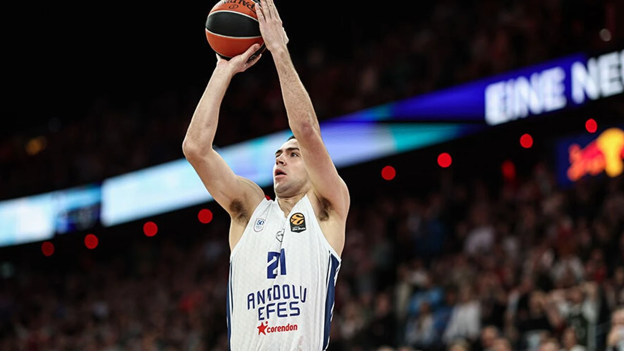 Anadolu Efes'ten Almanya'da Destansı Geri Dönüş: Cole Swider Son Saniyede Sahne Aldı!