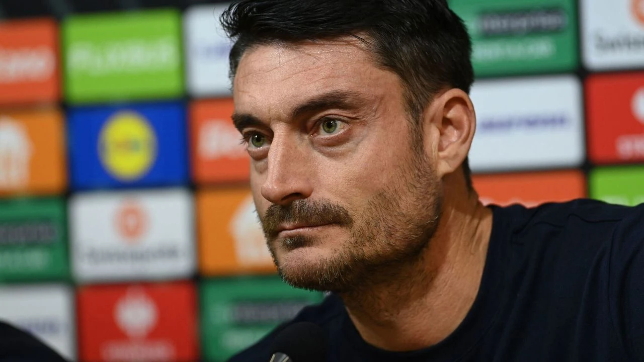 Eintracht Frankfurt'ta Şok Ayrılık: Albert Riera Dönemi 4 Ayda Bitti!