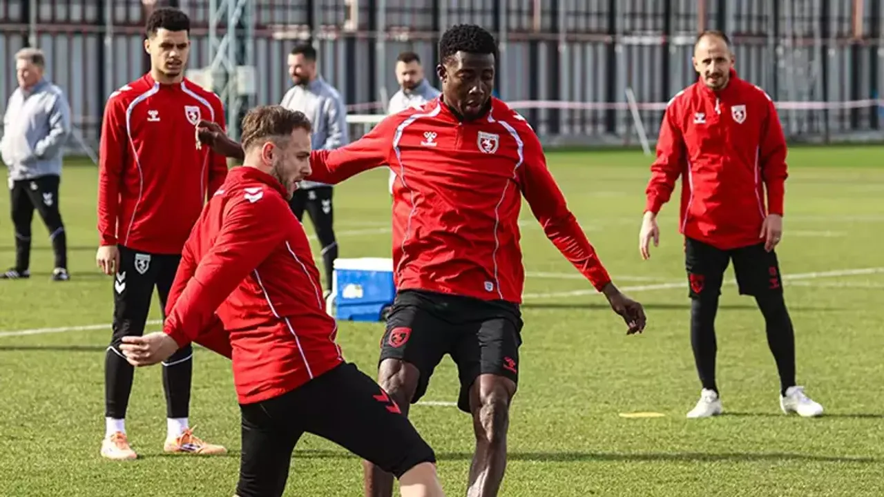 Samsunspor'dan İstanbul Çıkarması: Kasımpaşa Deplasmanı İçin Hazırlıklar Tamamlandı!