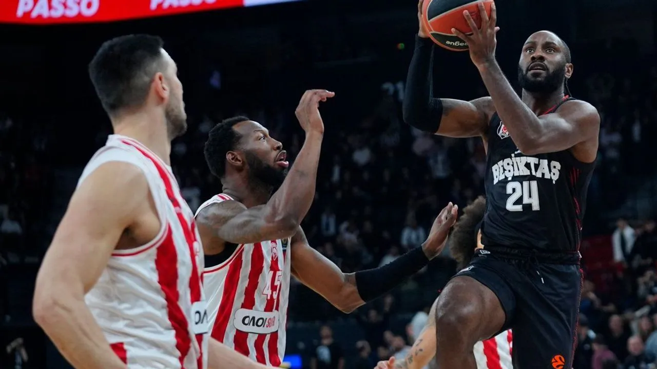 Beşiktaş ve Anadolu Efes'ten Kayıp