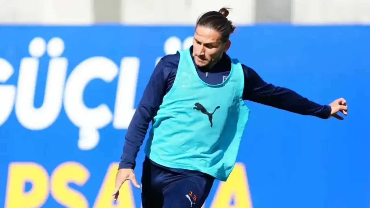 Süper Lig Derbisi Öncesi <span style='color: #f59e0b;'>Başakşehir</span>'de Yoğun Hazırlık Mesaisi