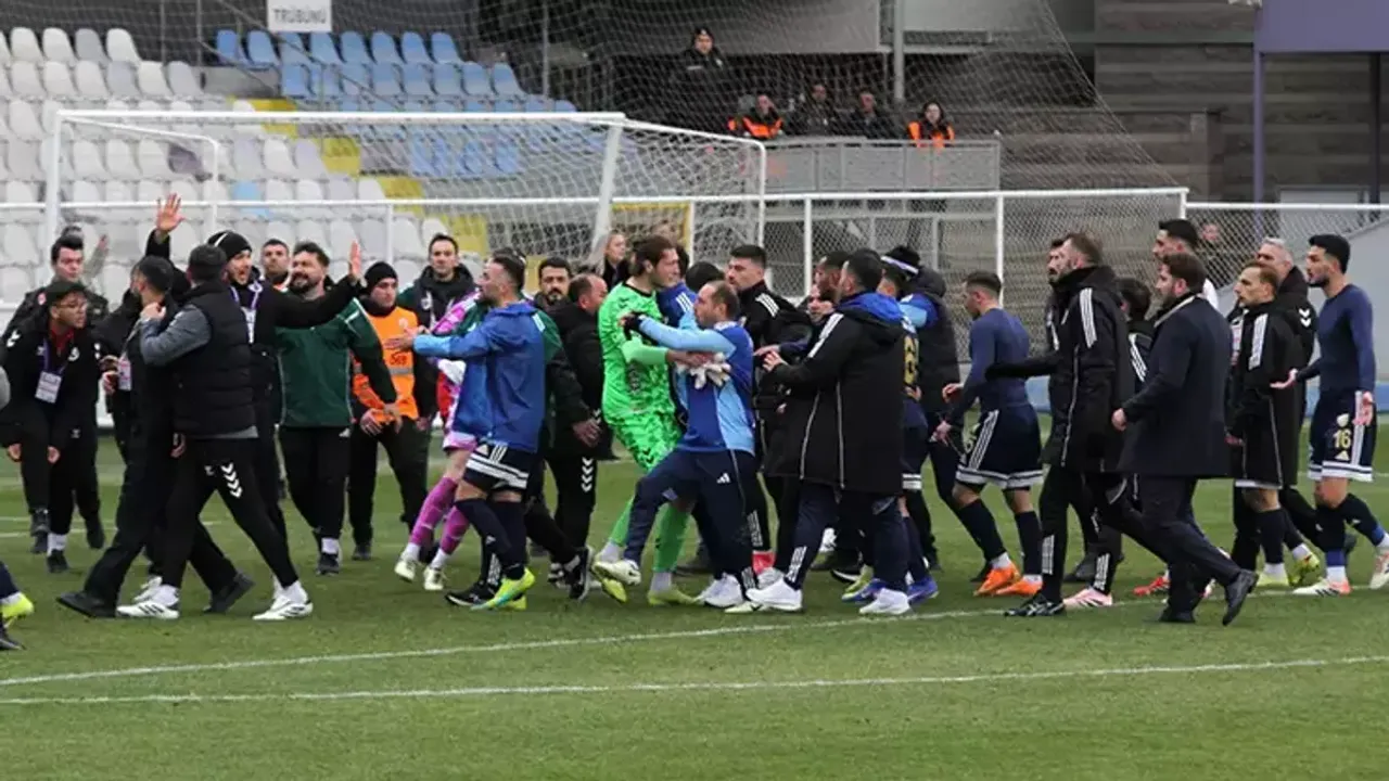 Trendyol 1. Lig'de Maç Sonu Gerilimi: Keçiörengücü-Erzurumspor Karşılaşması Kavgayla Bitti!