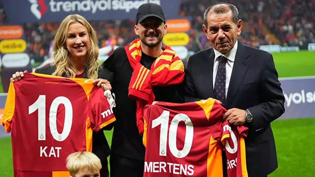 RAMS Park'ta Duygusal Anlar: Dries Mertens ve Ailesi Galatasaray Maçında!