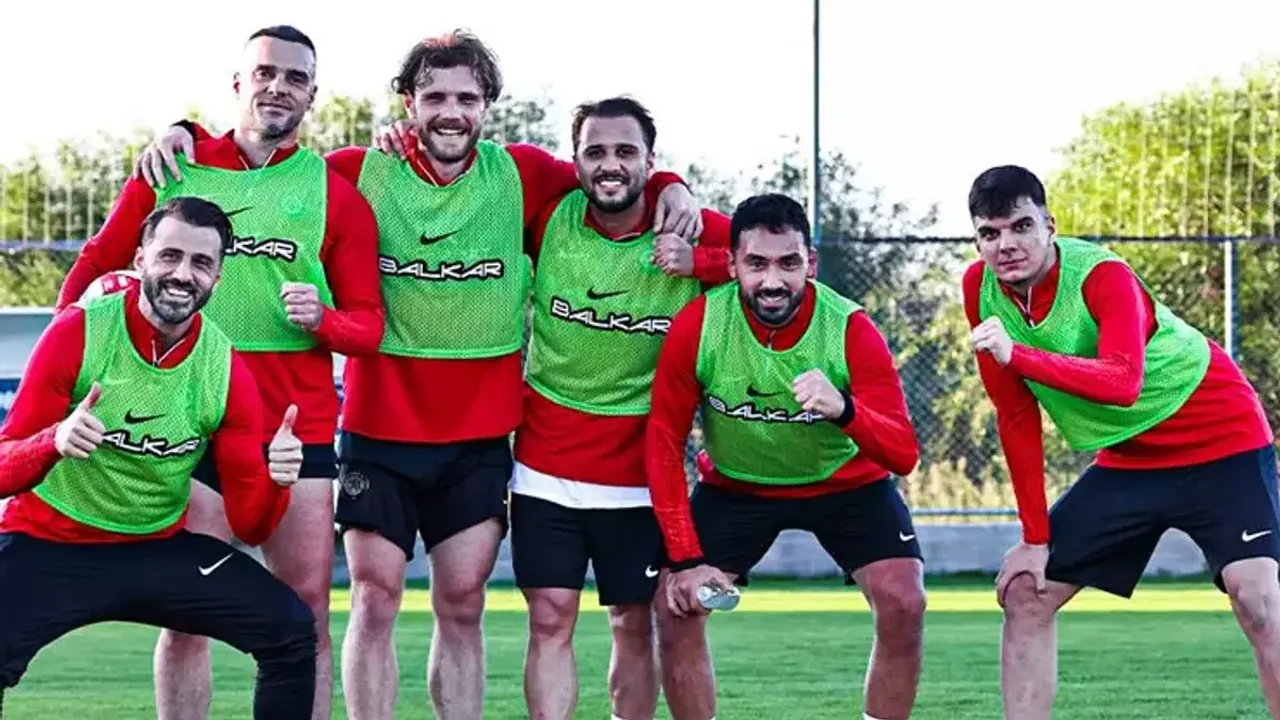 Kırmızı-Şimşekler'den Sezonun İkinci Yarısına Antalya'da Kilit Hazırlık: Serdar Gürler Sahada!