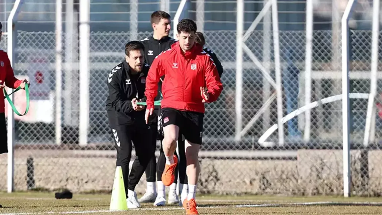 Sivasspor'dan Sakaryaspor Mesaisi: Kritik Maç Öncesi Taktiksel Çalışmalar Hız Kazandı