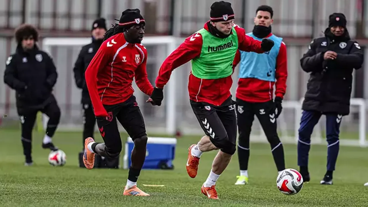 Samsunspor'da Kocaelispor Maçı Mesaisi Başladı: Kritik Hazırlıklar ve Kadro Güncellemesi!