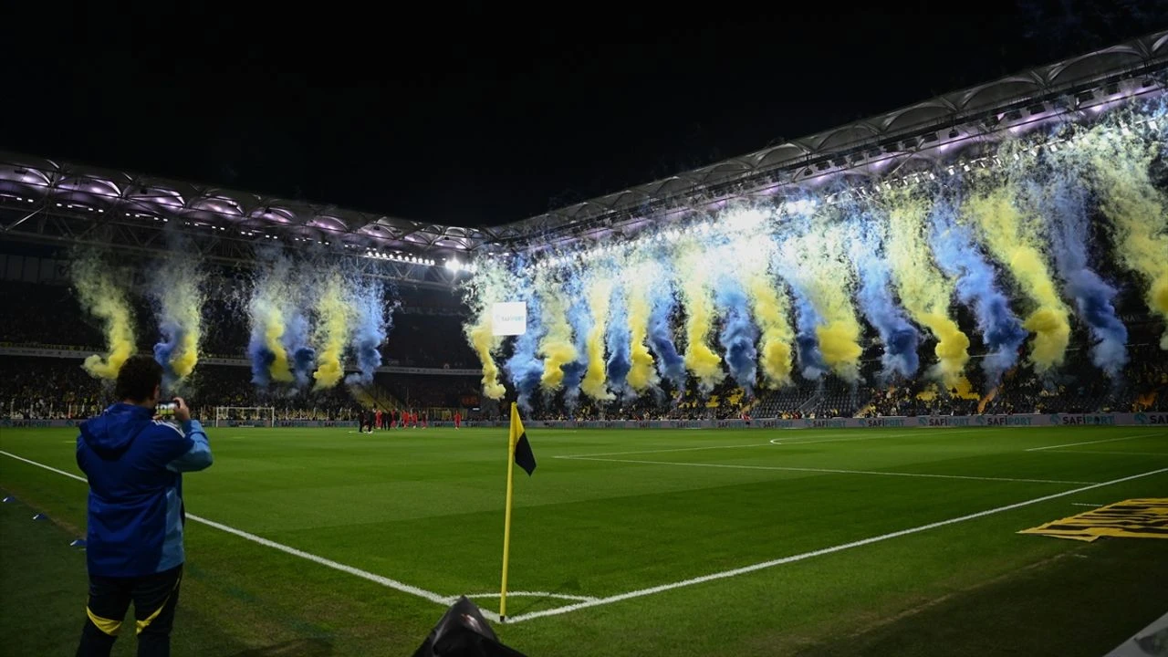 Sarı-Lacivert Fırtına: Kadıköy'de Dev Derbi Öncesi Atmosfer Zirve Yaptı!