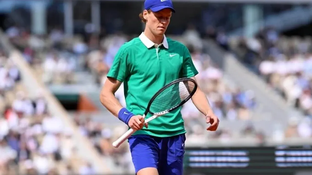 Jannik Sinner'den Tarihi Başarı: Djokovic'in Efsanevi Rekorunu Gölgede Bıraktı!