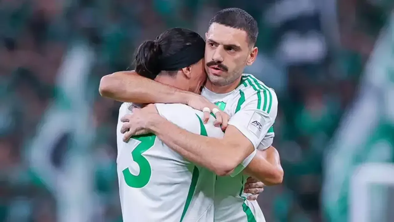 Fenerbahçe'den Eski Yıldızına Kritik Çağrı: Merih Demiral Dönüş Yolunda mı?