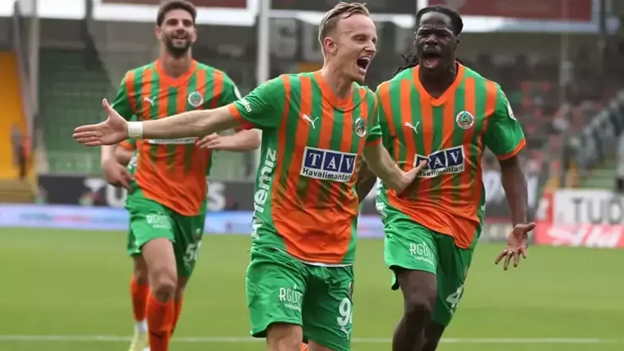 Alanyasporlu Hadergjonaj'dan Türkiye Maçı Öncesi Çarpıcı Açıklamalar!