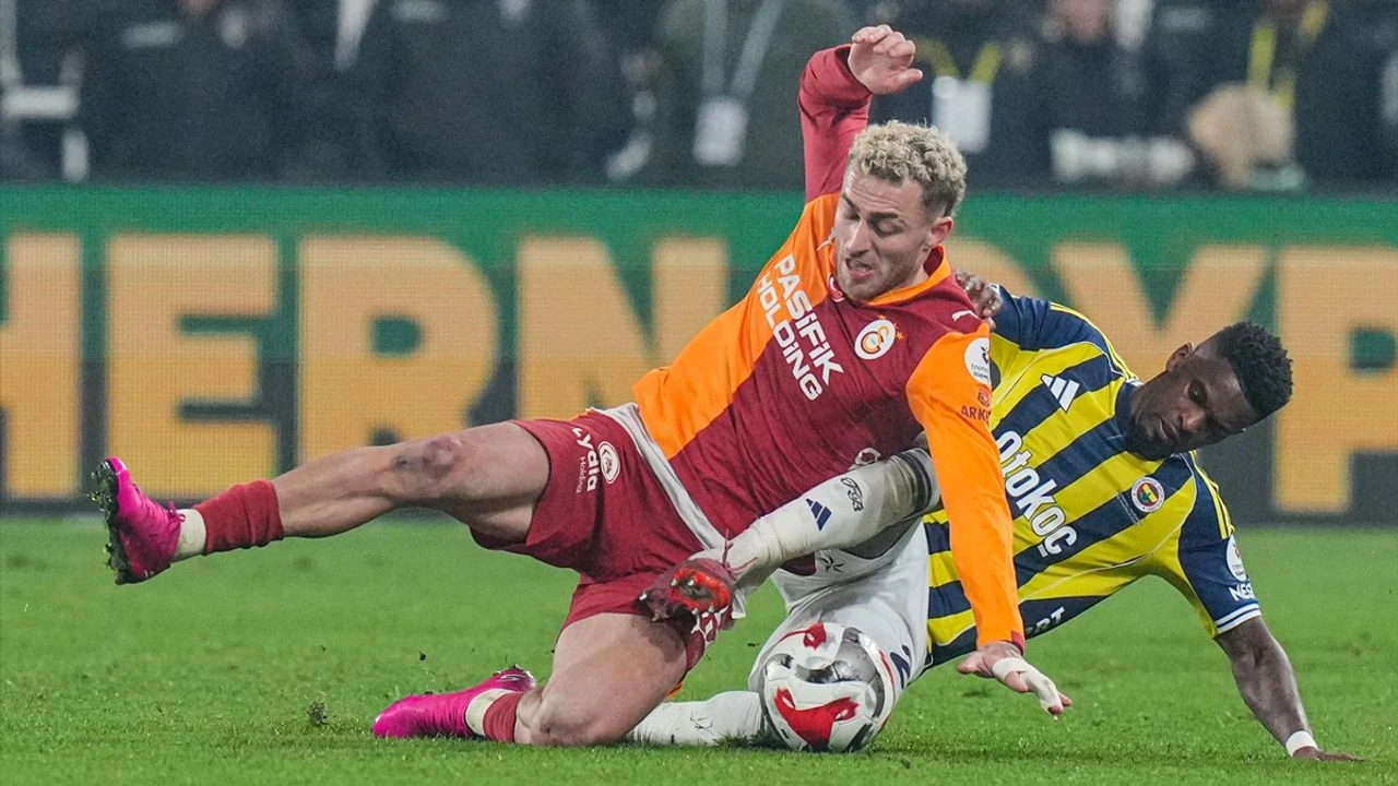 Süper Lig Derbisinde Ateş Hattı! Fenerbahçe-Galatasaray Maçının Kriti̇k Anları beIN Trio'da Mercek Altında