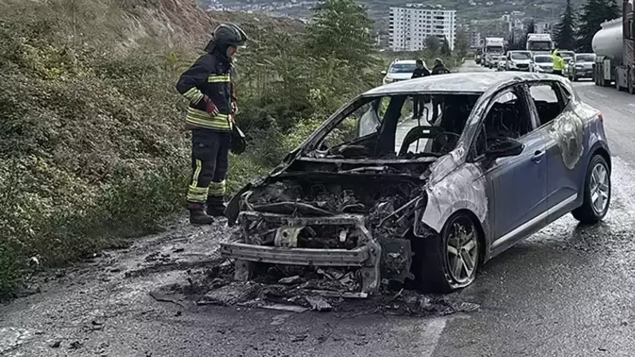 Samsunspor'un Yıldızı Musaba'dan Kıl Payı Kurtuluş: Otomobili Alevlere Teslim Oldu