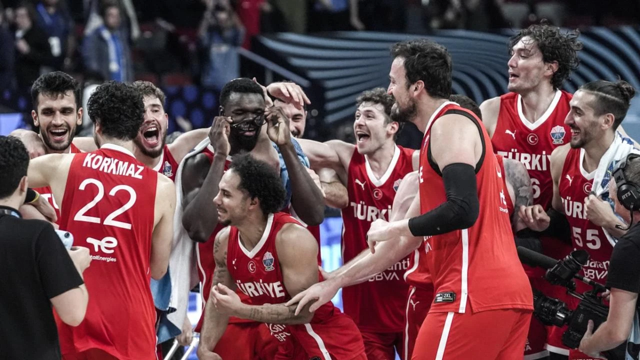 12 Dev Adam Avrupa'nın Zirvesinde! Türkiye FIBA Güç Sıralamasında Lider!