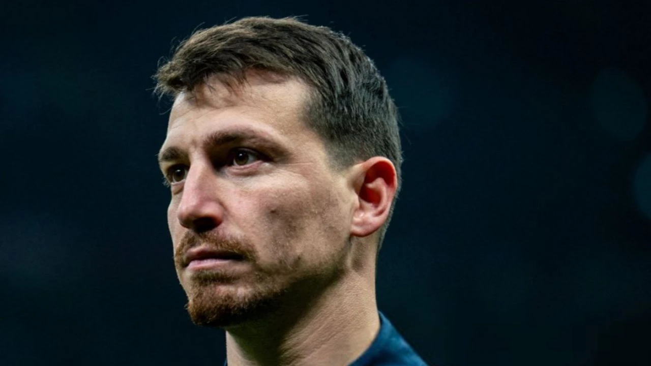 Fenerbahçe'de Bahis Şoku: Mert Hakan Yandaş Gözaltında, Evinde Arama Gerçekleştirildi