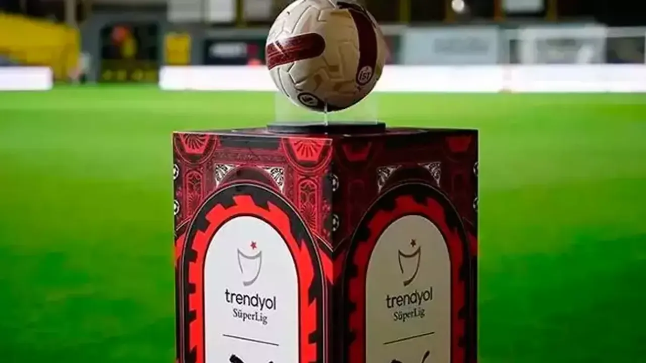 Süper Lig'de Şampiyonluk Ateşi Yükseldi: Güncel Oranlar ve Zirvenin Sahibi!