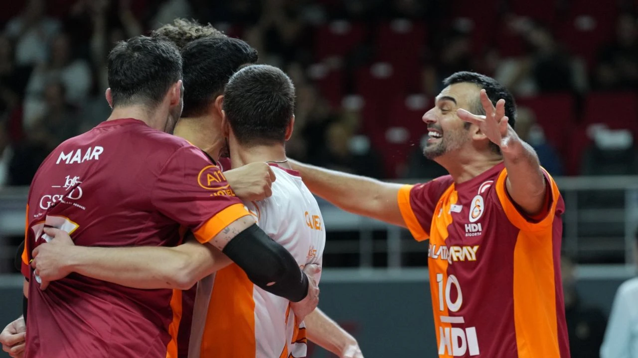 Galatasaray Efeler Ligi'ne Muhteşem Başlangıç: Altekma Karşısında Sezonun İlk Zaferi!
